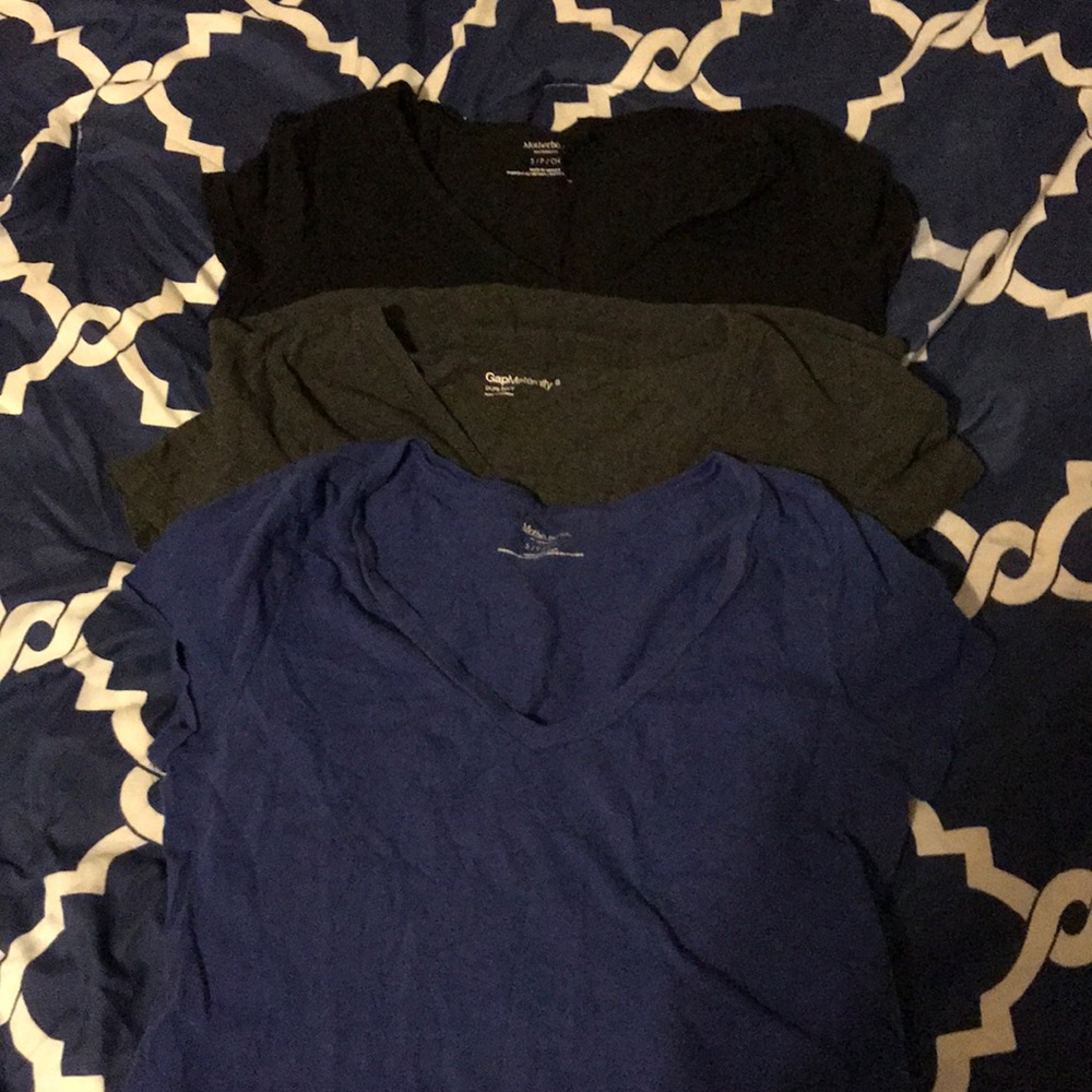 Lot of 3 maternity t shirts.